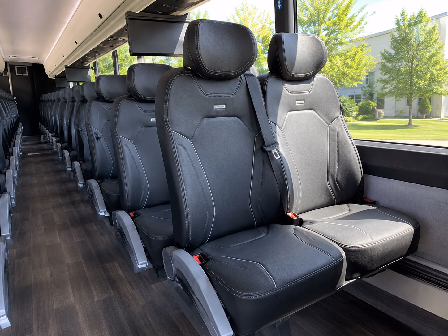 corporate wine tour shuttles and private group outings around dc